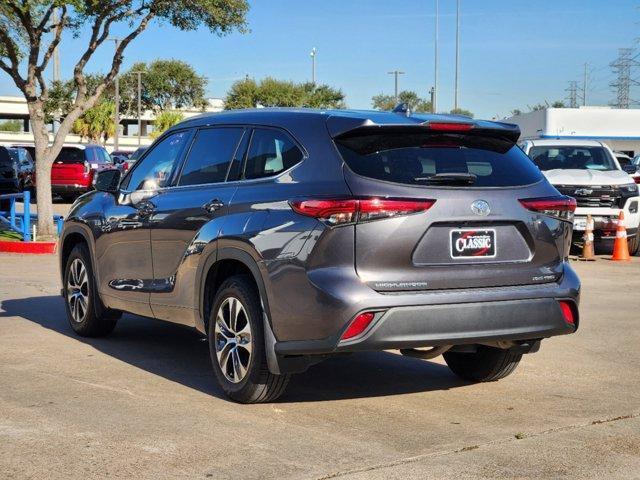 used 2022 Toyota Highlander car, priced at $30,995