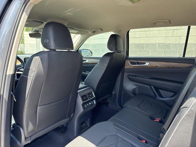 new 2025 Volkswagen Atlas car, priced at $39,528