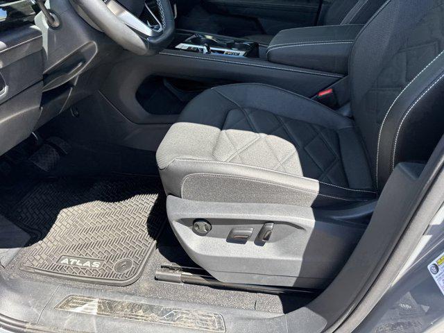 new 2025 Volkswagen Atlas car, priced at $45,104