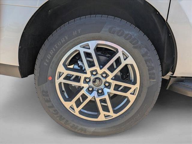 new 2025 Ford Expedition Max car, priced at $70,582