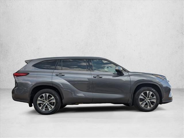 used 2020 Toyota Highlander car, priced at $30,399