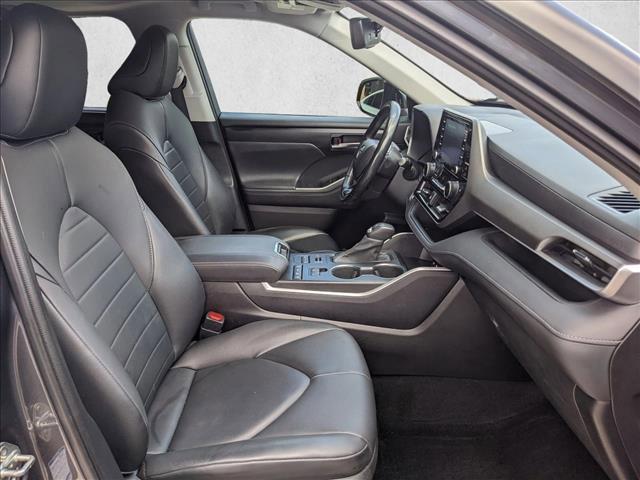 used 2020 Toyota Highlander car, priced at $30,399