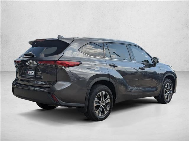 used 2020 Toyota Highlander car, priced at $30,399