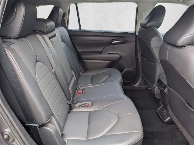 used 2020 Toyota Highlander car, priced at $30,399