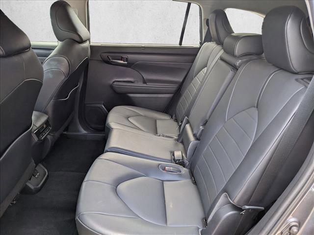 used 2020 Toyota Highlander car, priced at $30,399