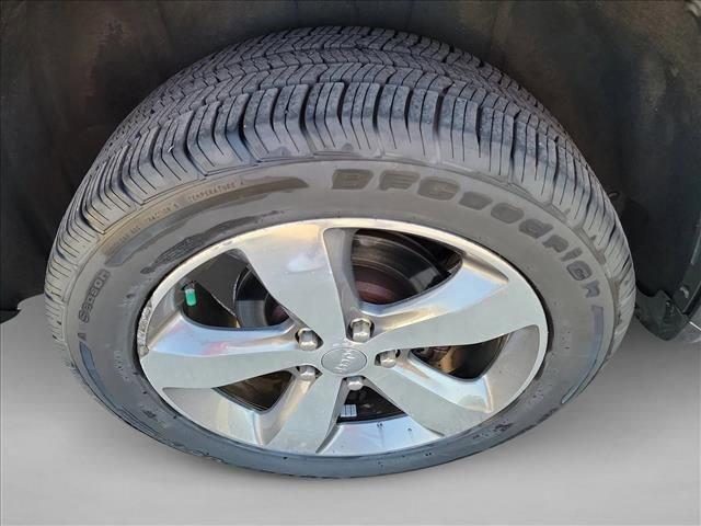 used 2015 Jeep Grand Cherokee car, priced at $13,795