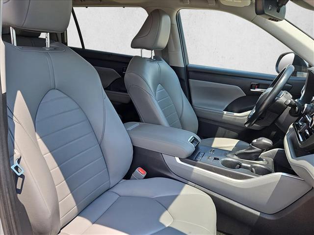 used 2021 Toyota Highlander car, priced at $26,995