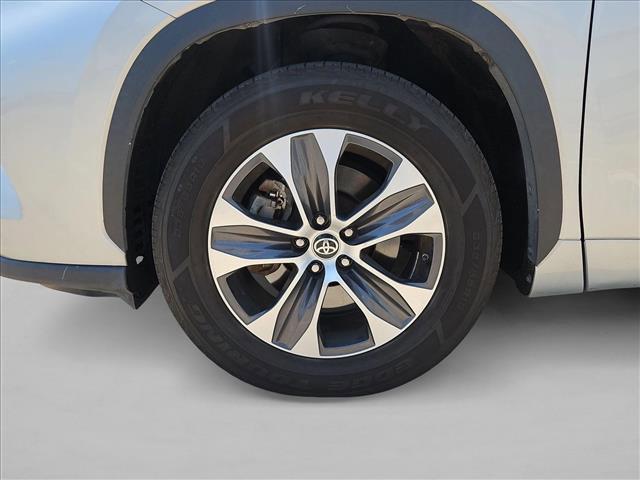 used 2021 Toyota Highlander car, priced at $26,995