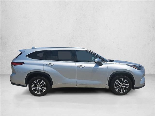 used 2021 Toyota Highlander car, priced at $26,995