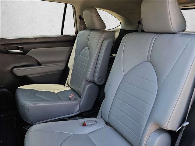 used 2021 Toyota Highlander car, priced at $26,995