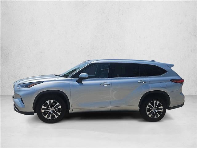 used 2021 Toyota Highlander car, priced at $26,995