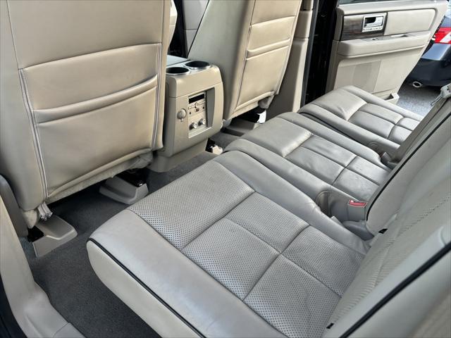 used 2007 Lincoln Navigator car, priced at $5,995