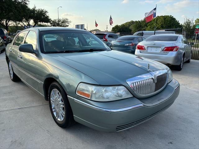 used 2006 Lincoln Town Car car, priced at $4,995