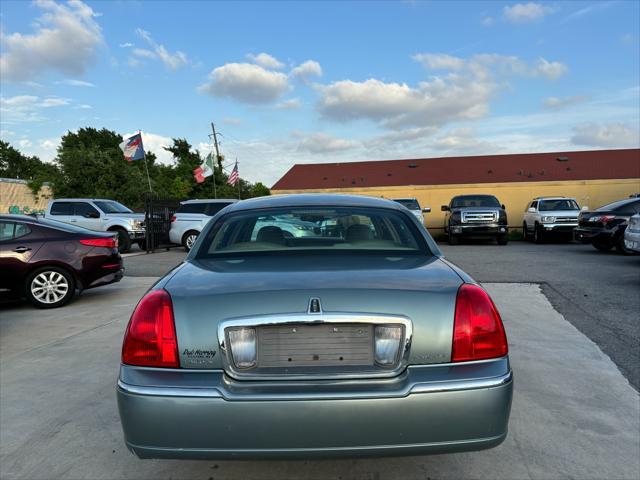 used 2006 Lincoln Town Car car, priced at $3,995
