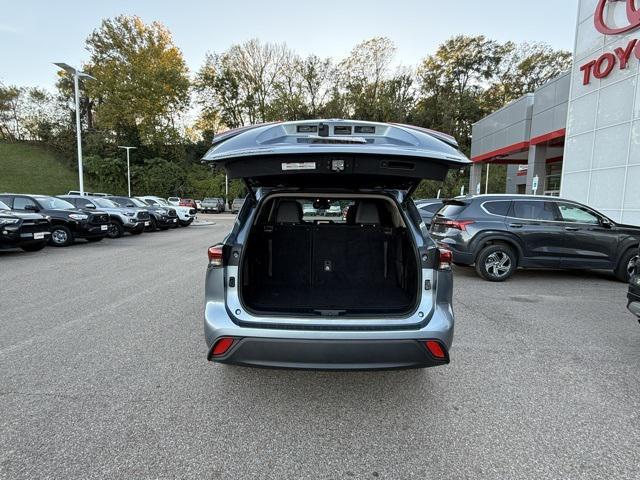 used 2023 Toyota Highlander car, priced at $36,450