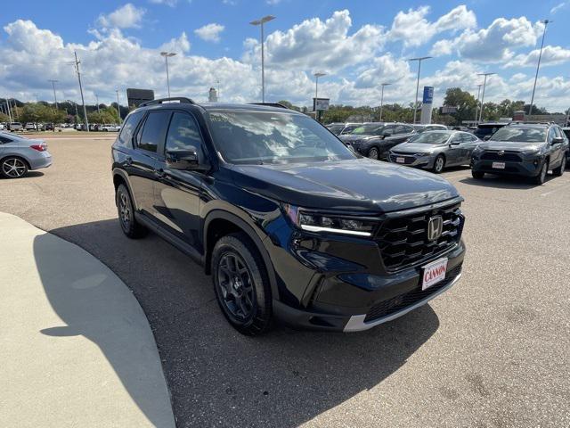 new 2025 Honda Pilot car, priced at $50,795