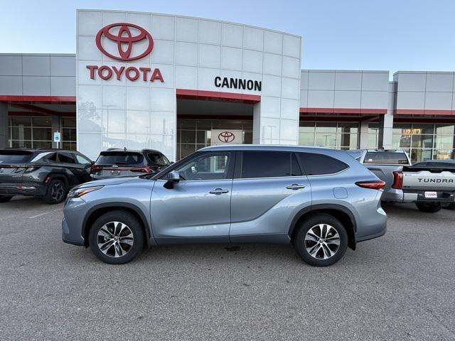 used 2023 Toyota Highlander car, priced at $41,007