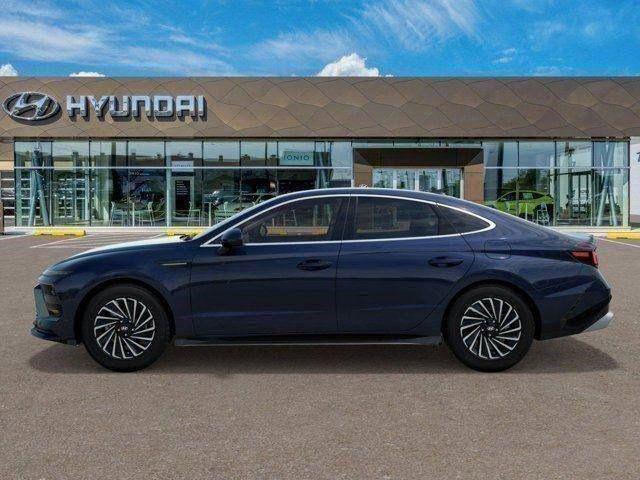 new 2025 Hyundai Sonata Hybrid car, priced at $32,442