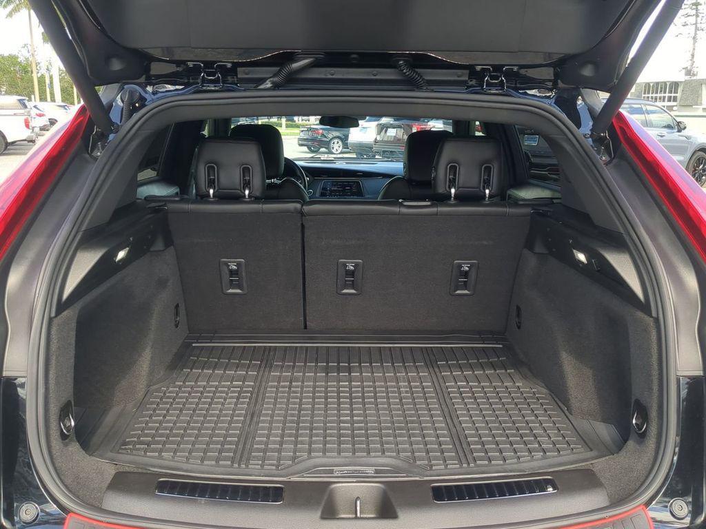 used 2021 Cadillac XT4 car, priced at $26,600