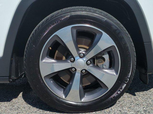 used 2019 Jeep Cherokee car, priced at $16,061