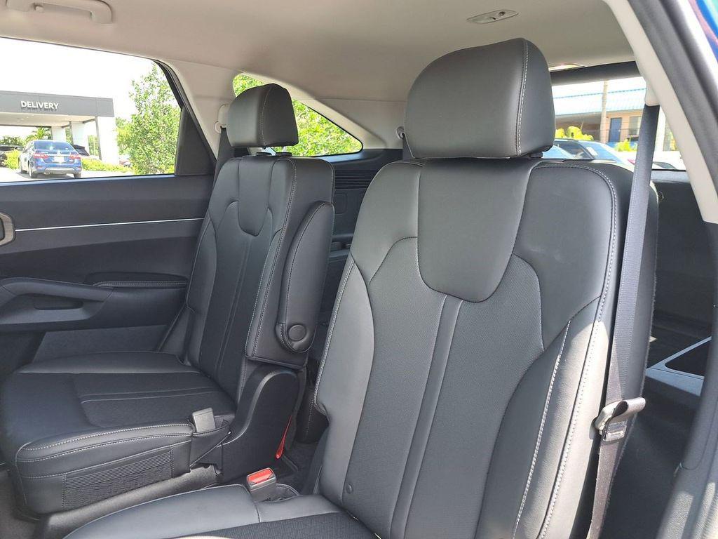 used 2023 Kia Sorento car, priced at $25,232