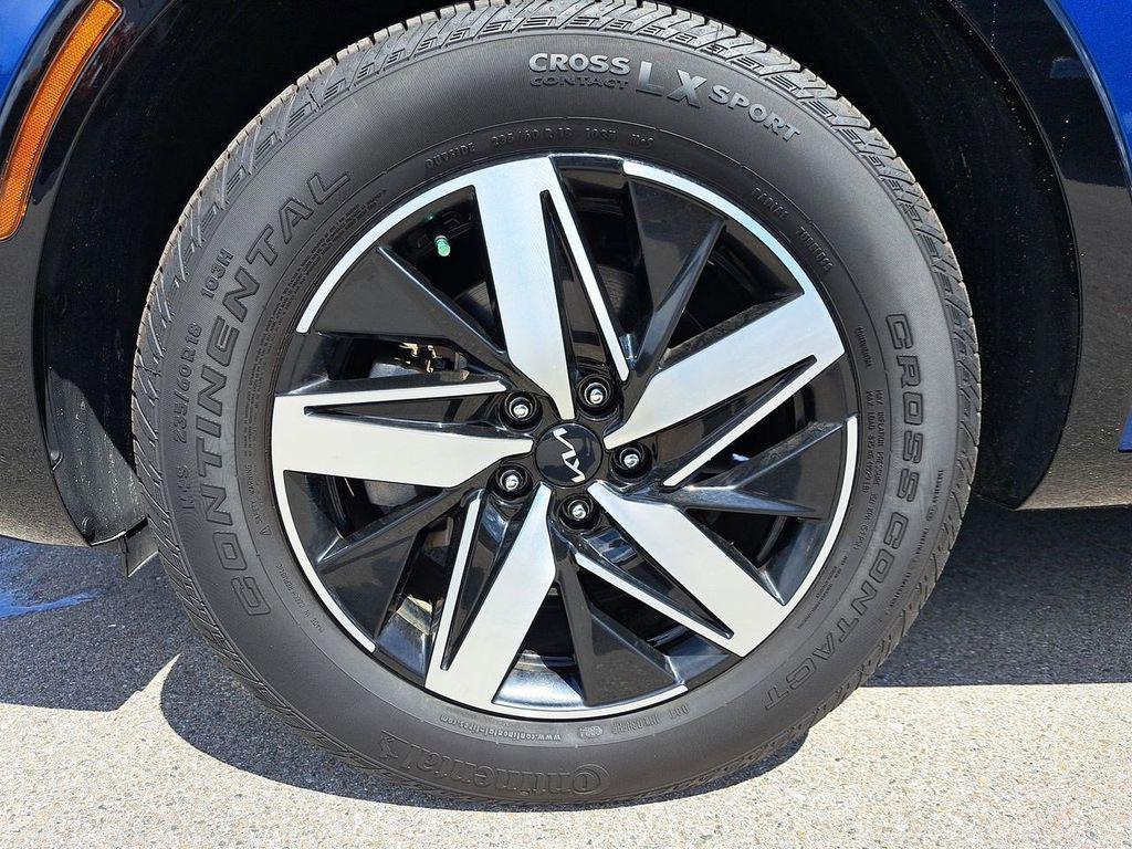 used 2023 Kia Sorento car, priced at $25,232