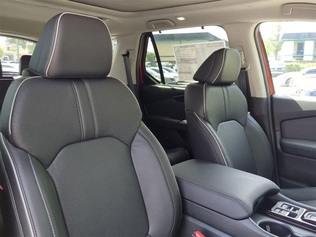 new 2025 Honda Pilot car, priced at $50,776