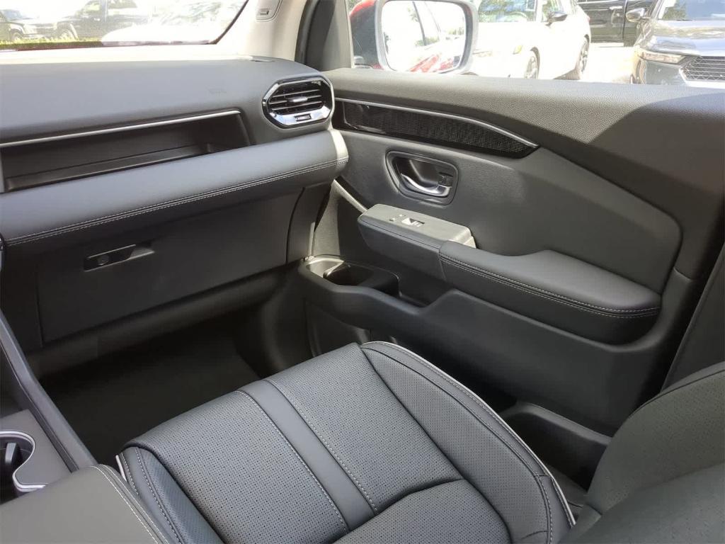 new 2025 Honda Pilot car, priced at $50,776
