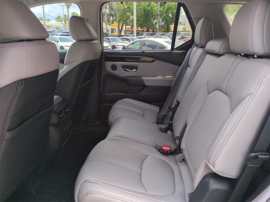new 2025 Honda Pilot car, priced at $44,573