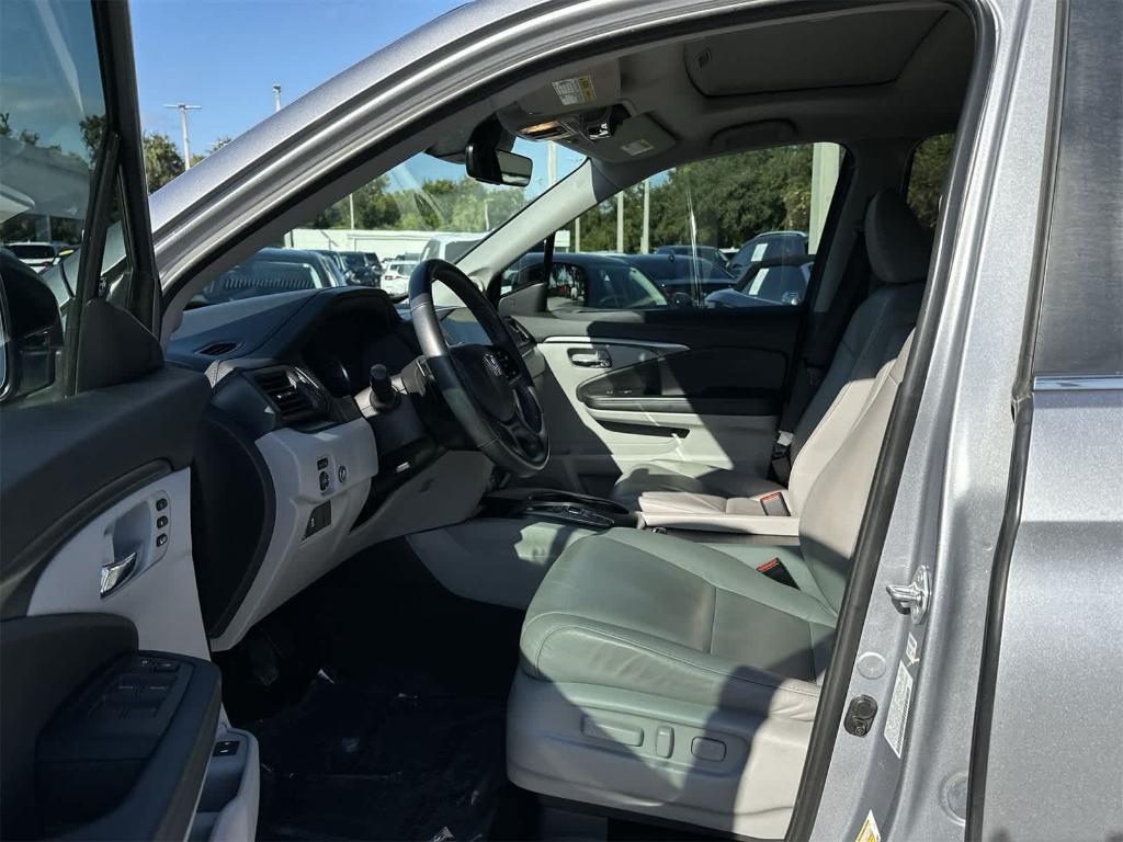 used 2022 Honda Pilot car, priced at $28,739