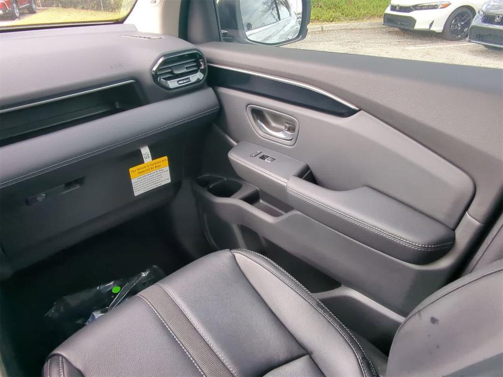 new 2025 Honda Pilot car, priced at $44,648