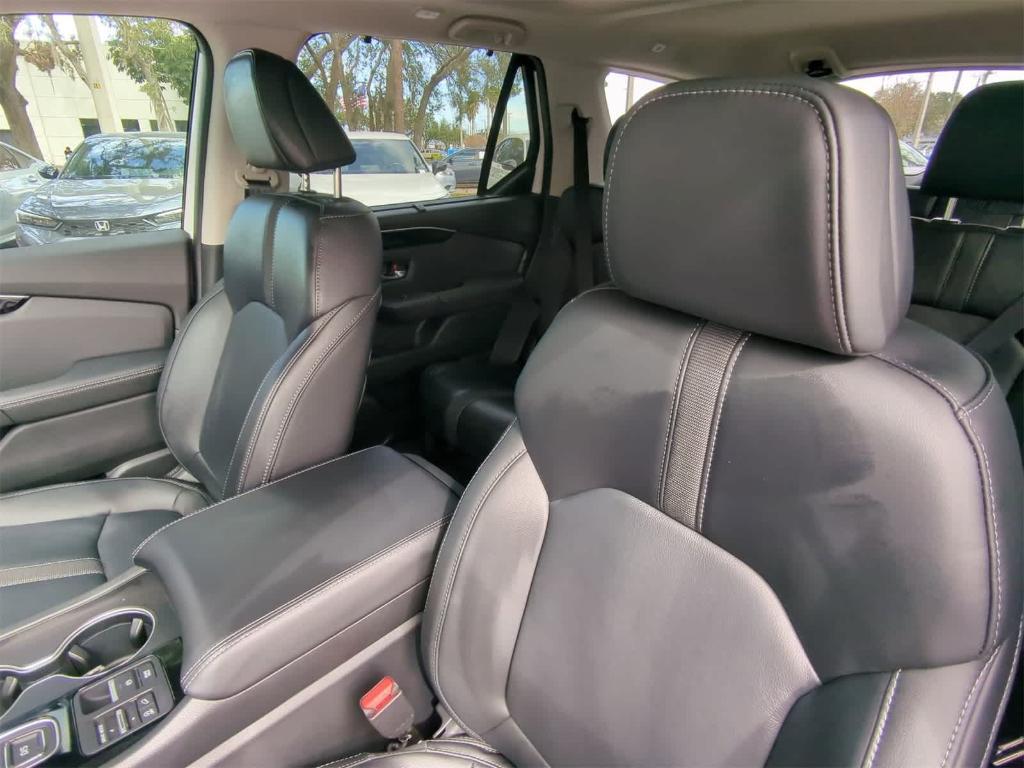 new 2025 Honda Pilot car, priced at $44,648