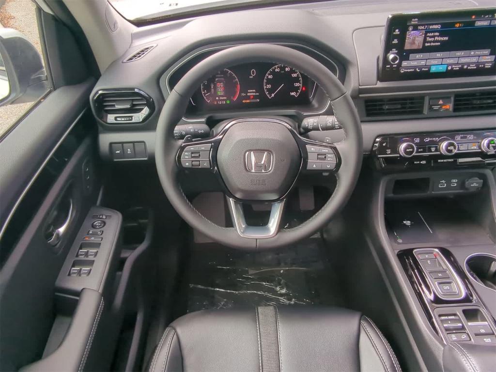 new 2025 Honda Pilot car, priced at $44,648