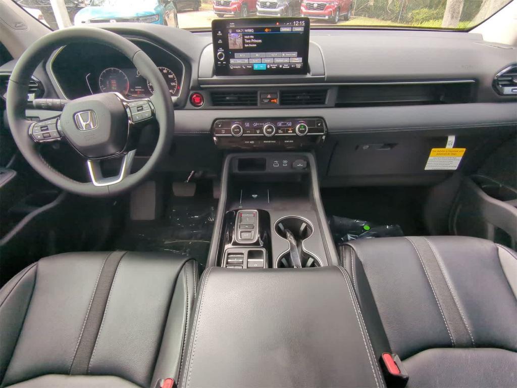 new 2025 Honda Pilot car, priced at $44,648