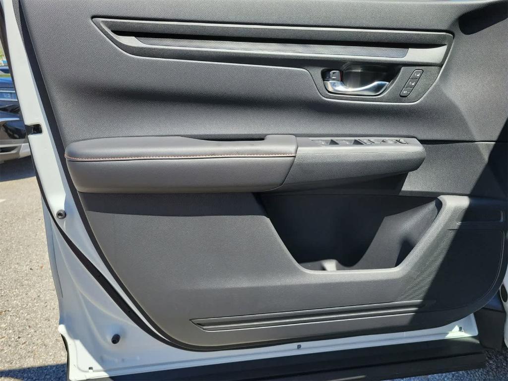 new 2025 Honda CR-V Hybrid car, priced at $39,270