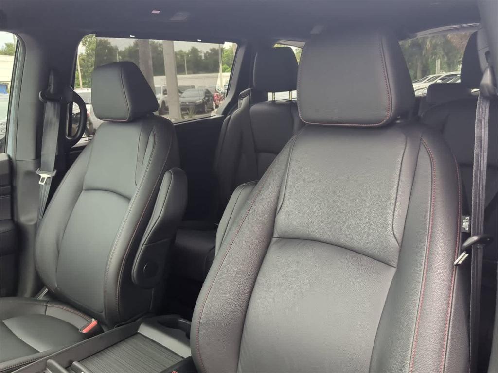 used 2025 Honda Odyssey car, priced at $38,495