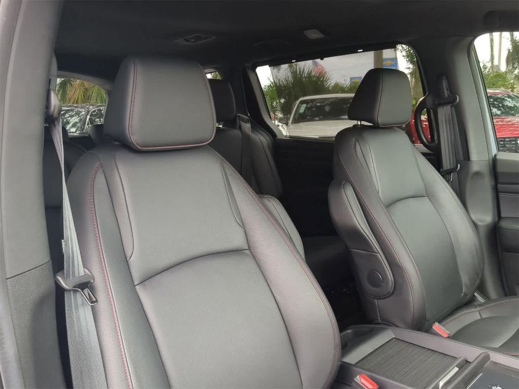 used 2025 Honda Odyssey car, priced at $38,495
