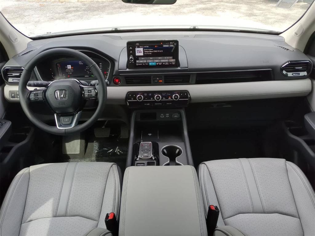 new 2025 Honda Pilot car, priced at $51,065