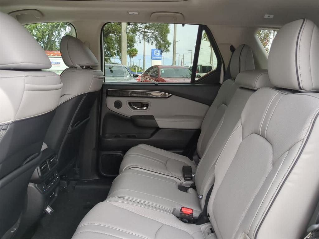new 2025 Honda Pilot car, priced at $51,065