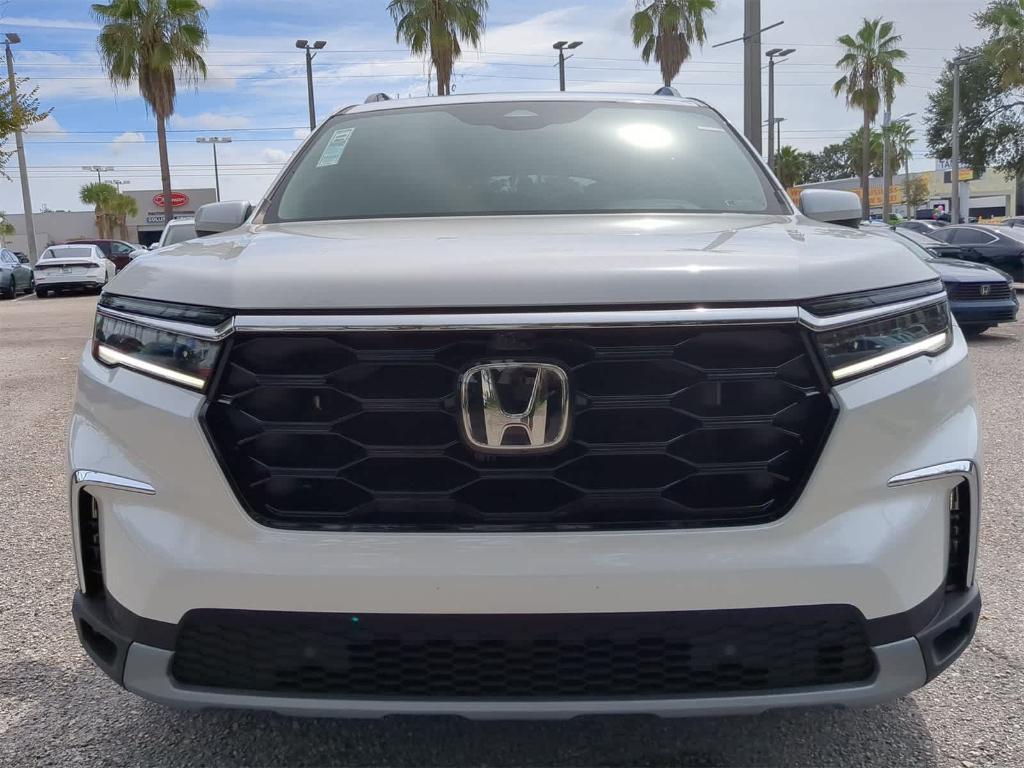 new 2025 Honda Pilot car, priced at $51,065