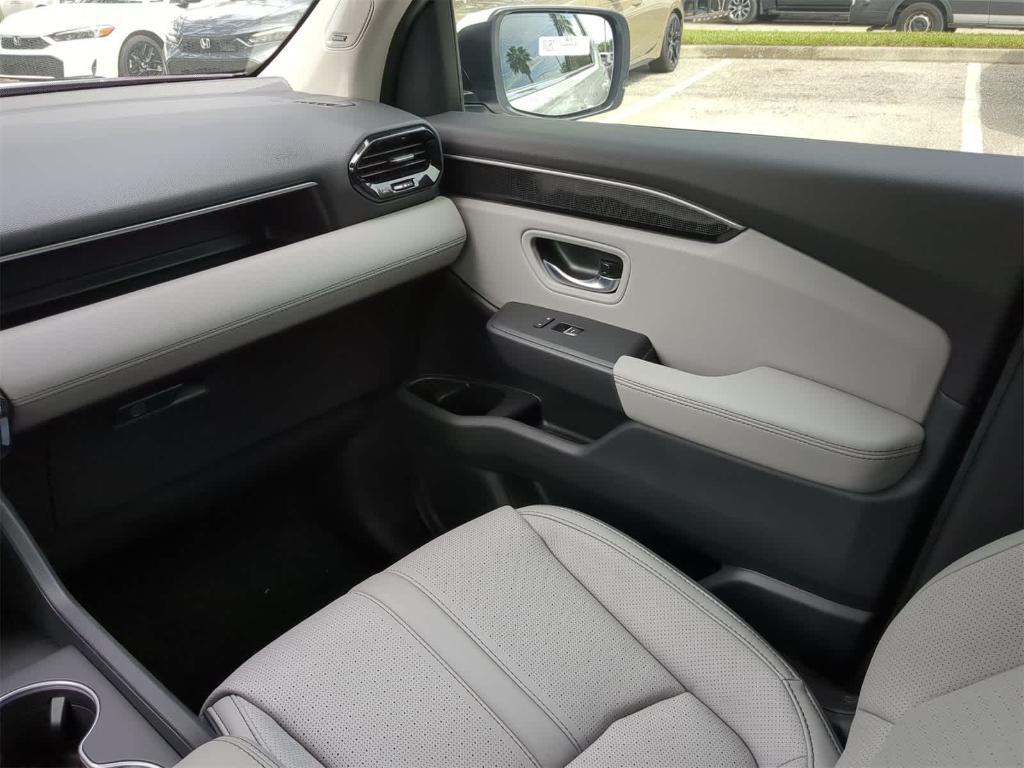 new 2025 Honda Pilot car, priced at $51,065