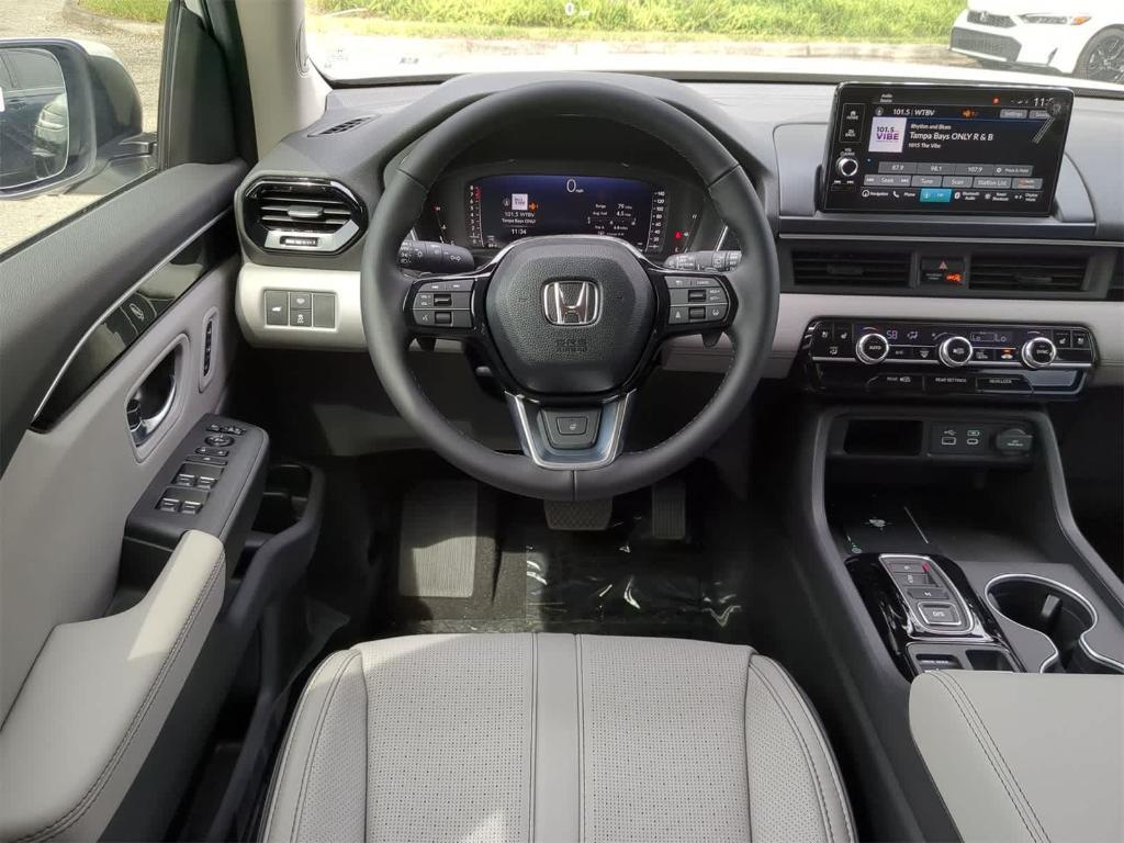 new 2025 Honda Pilot car, priced at $51,065