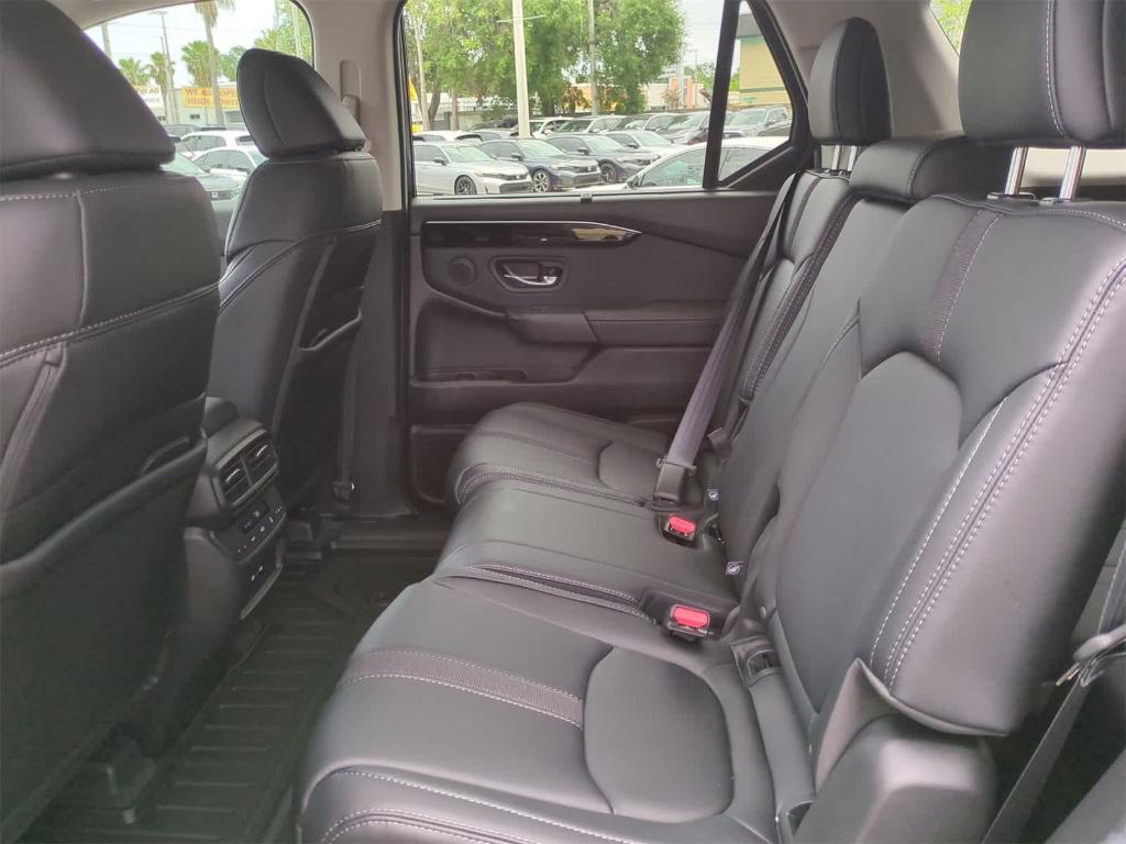 new 2025 Honda Pilot car, priced at $46,992