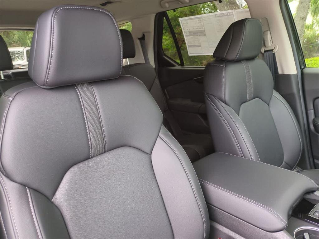 new 2025 Honda Pilot car, priced at $46,992