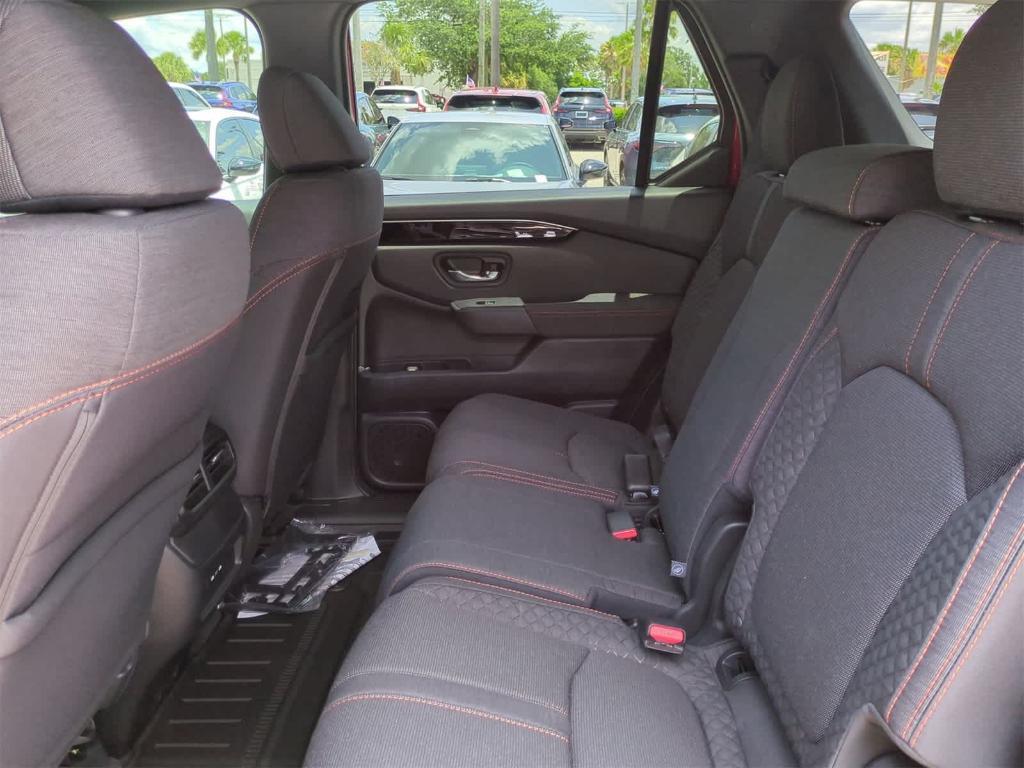new 2025 Honda Pilot car, priced at $40,421