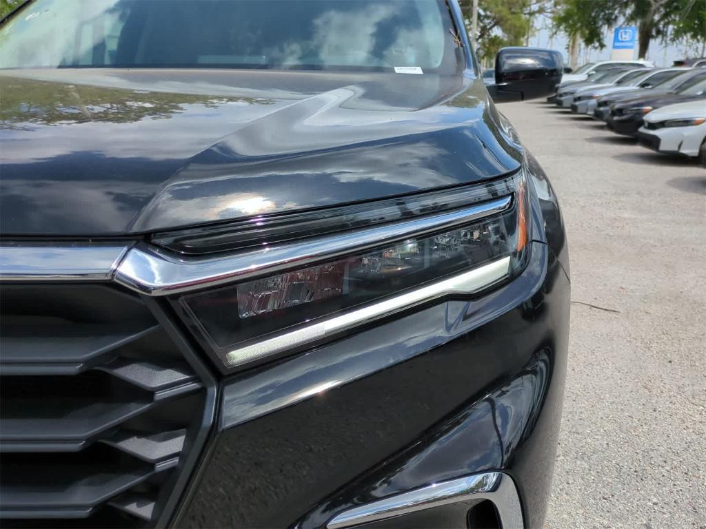 new 2025 Honda Pilot car, priced at $45,168