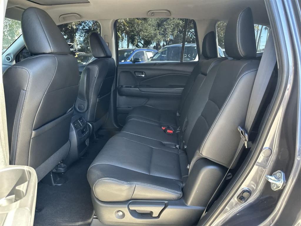 used 2022 Honda Pilot car, priced at $27,299