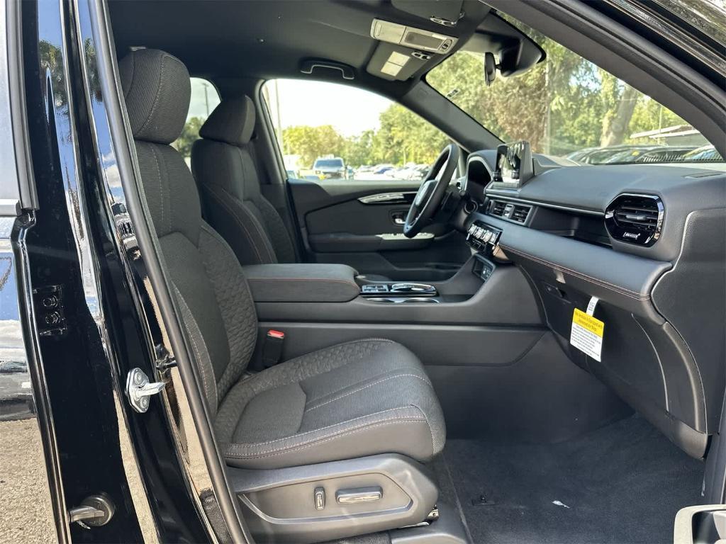 new 2025 Honda Pilot car, priced at $40,143