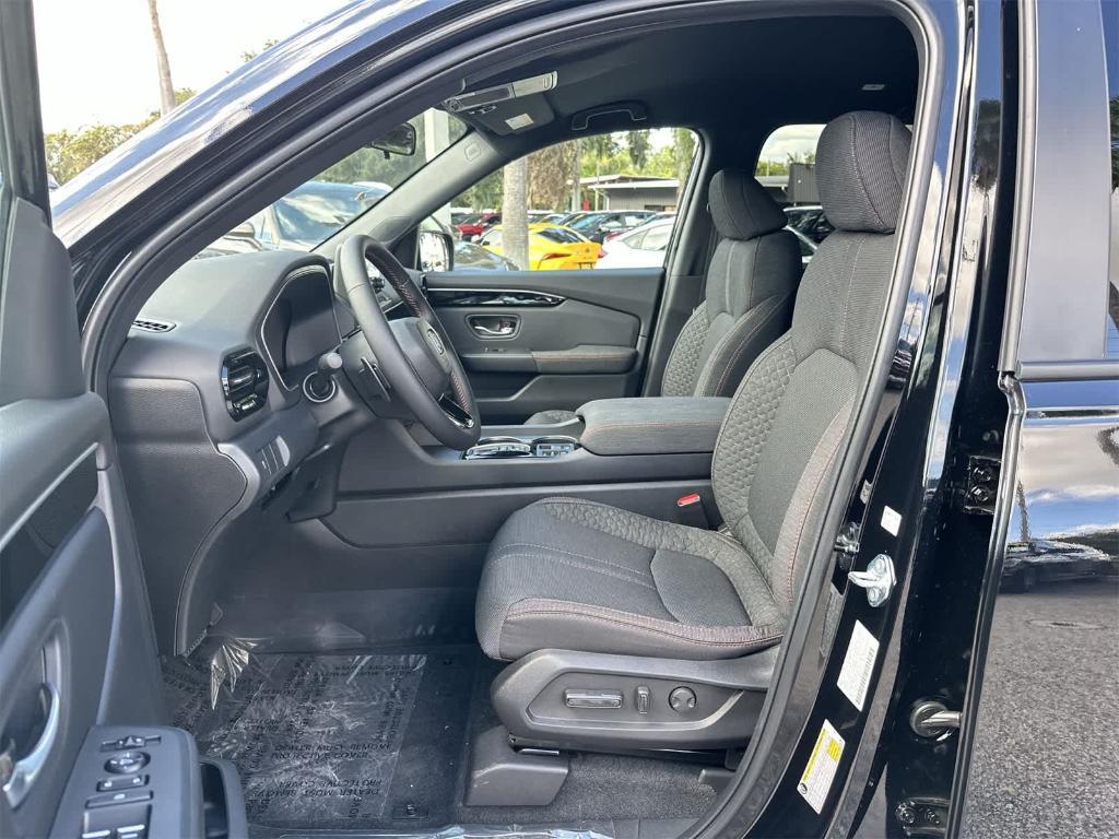 new 2025 Honda Pilot car, priced at $40,143
