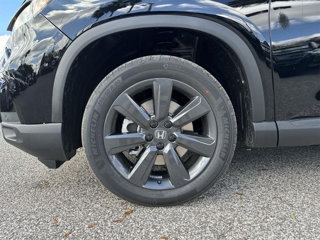 new 2025 Honda Pilot car, priced at $40,143